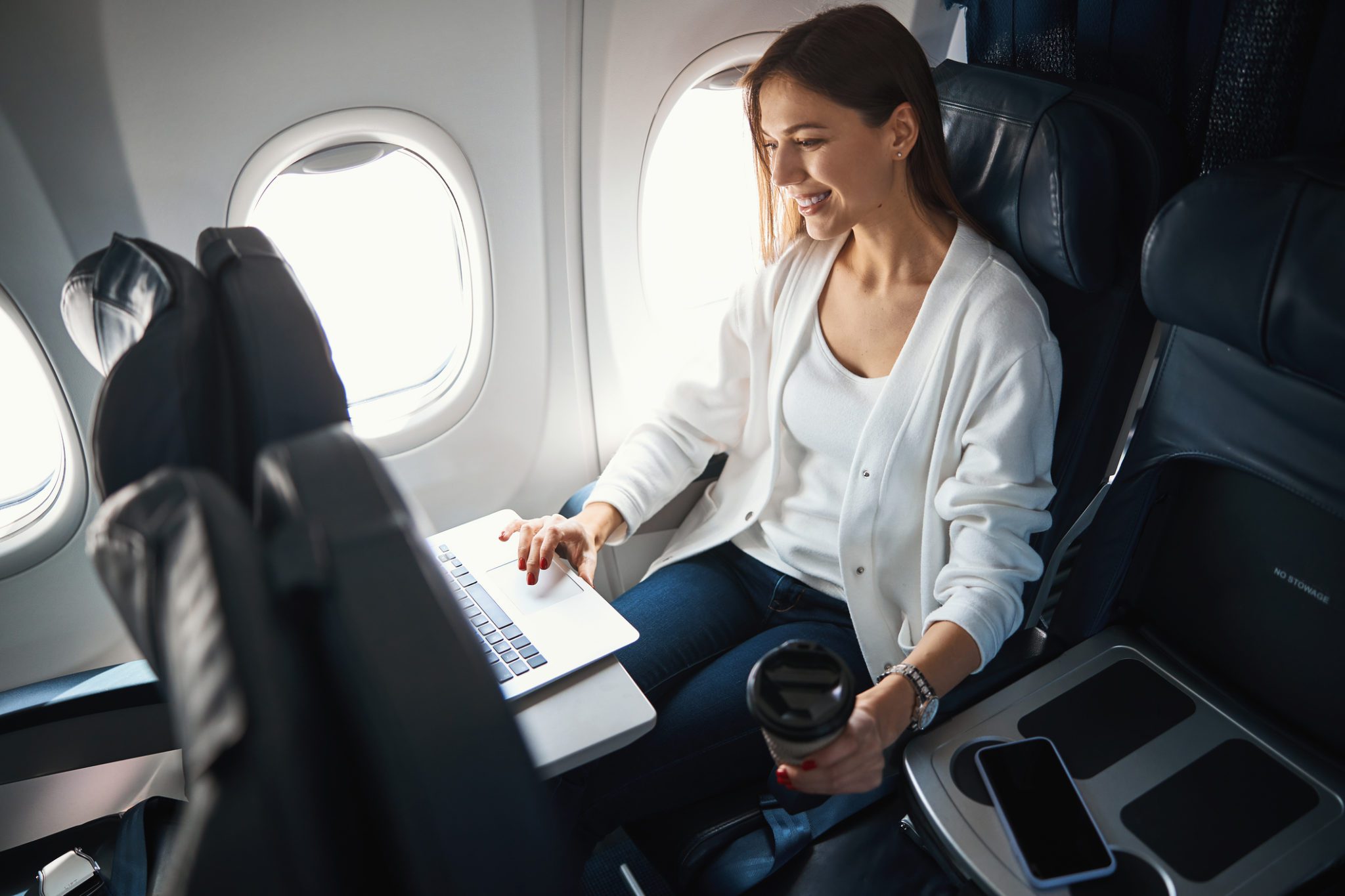 Pros and Cons: Aisle Versus Window Seat When Flying