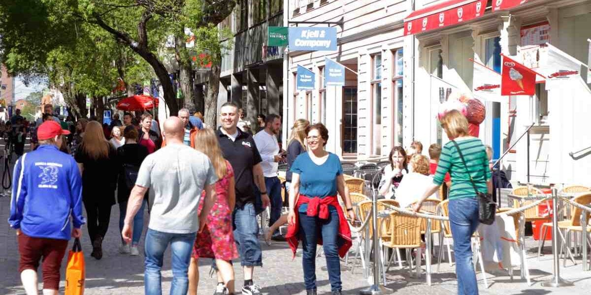 A busy shopping street with restaurants in the center of Östersund, where many foreigners choose to live when they retire in Sweden