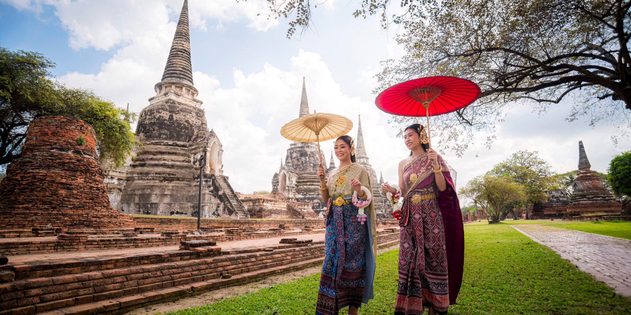 Ladies who moved abroad to Thailand, one of the safest places to live in the world